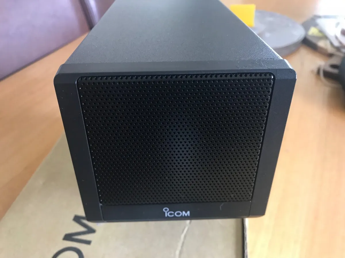 Icom SP-38 Speaker and MB-5 Bracket - Image 1