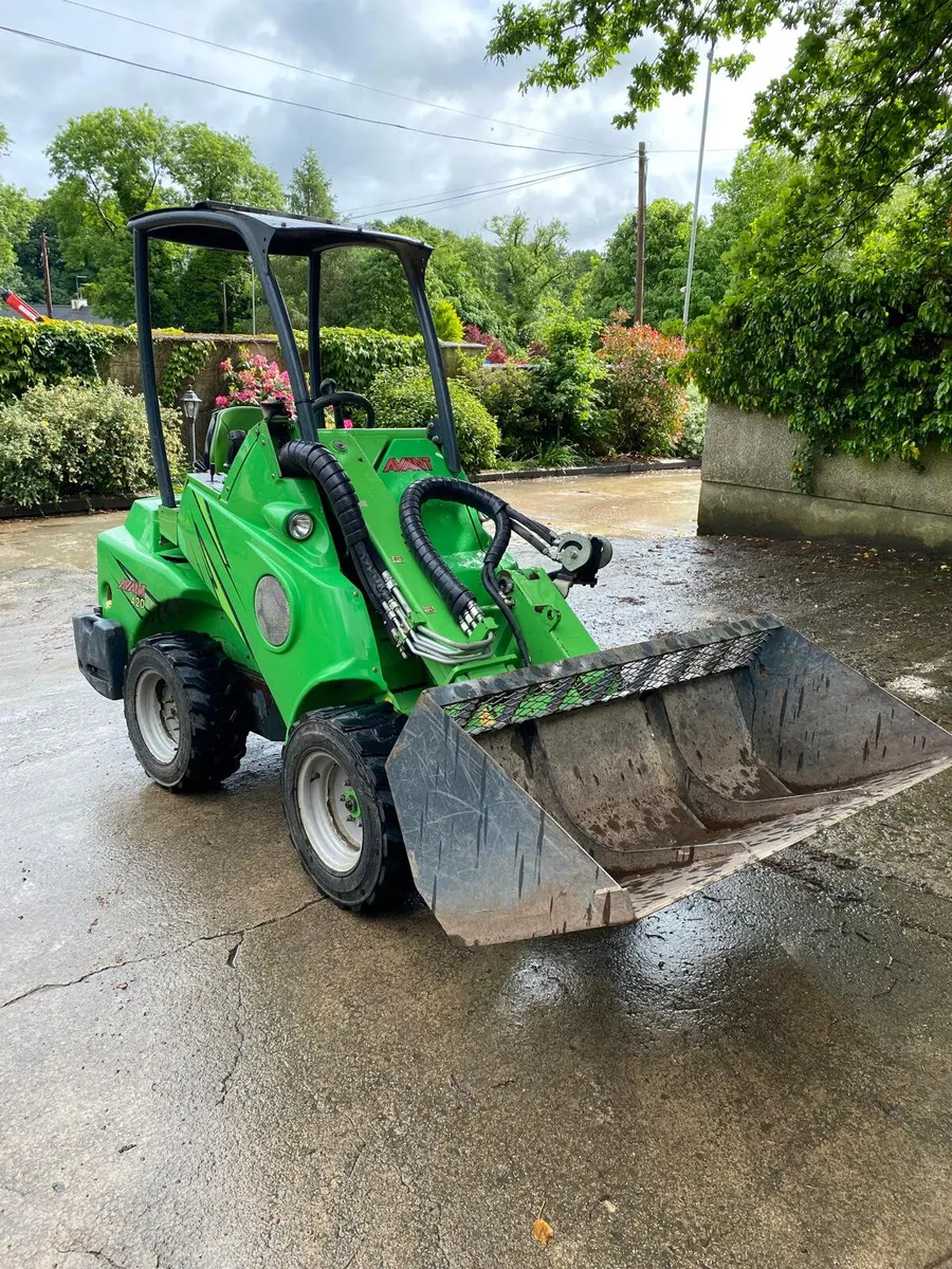2015 AVANT 420 ARTICULATED COMPACT LOADER - Image 1
