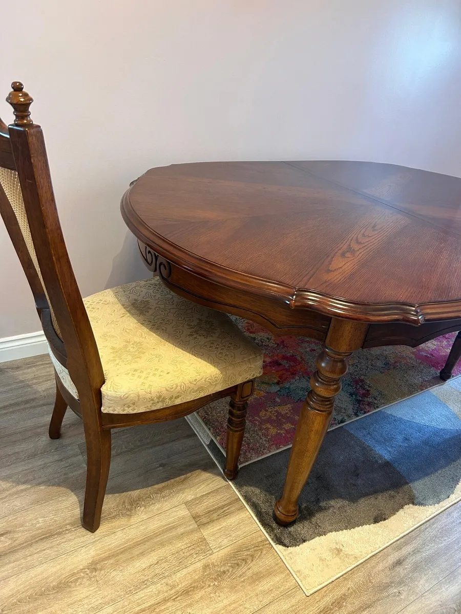 Dining room table and 6 chairs - Image 1