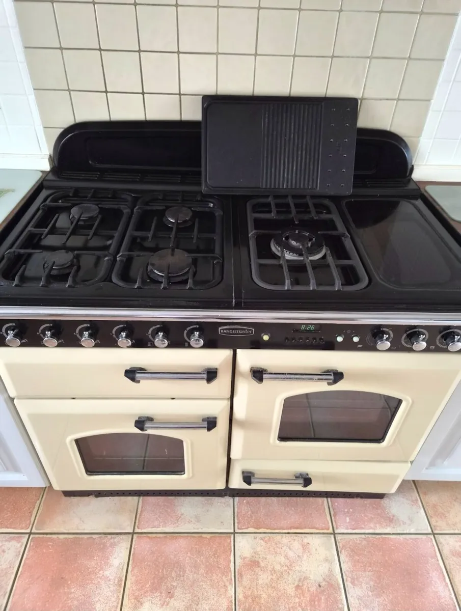 Rangemaster Cream Classic 110 & matching extractor - Image 2