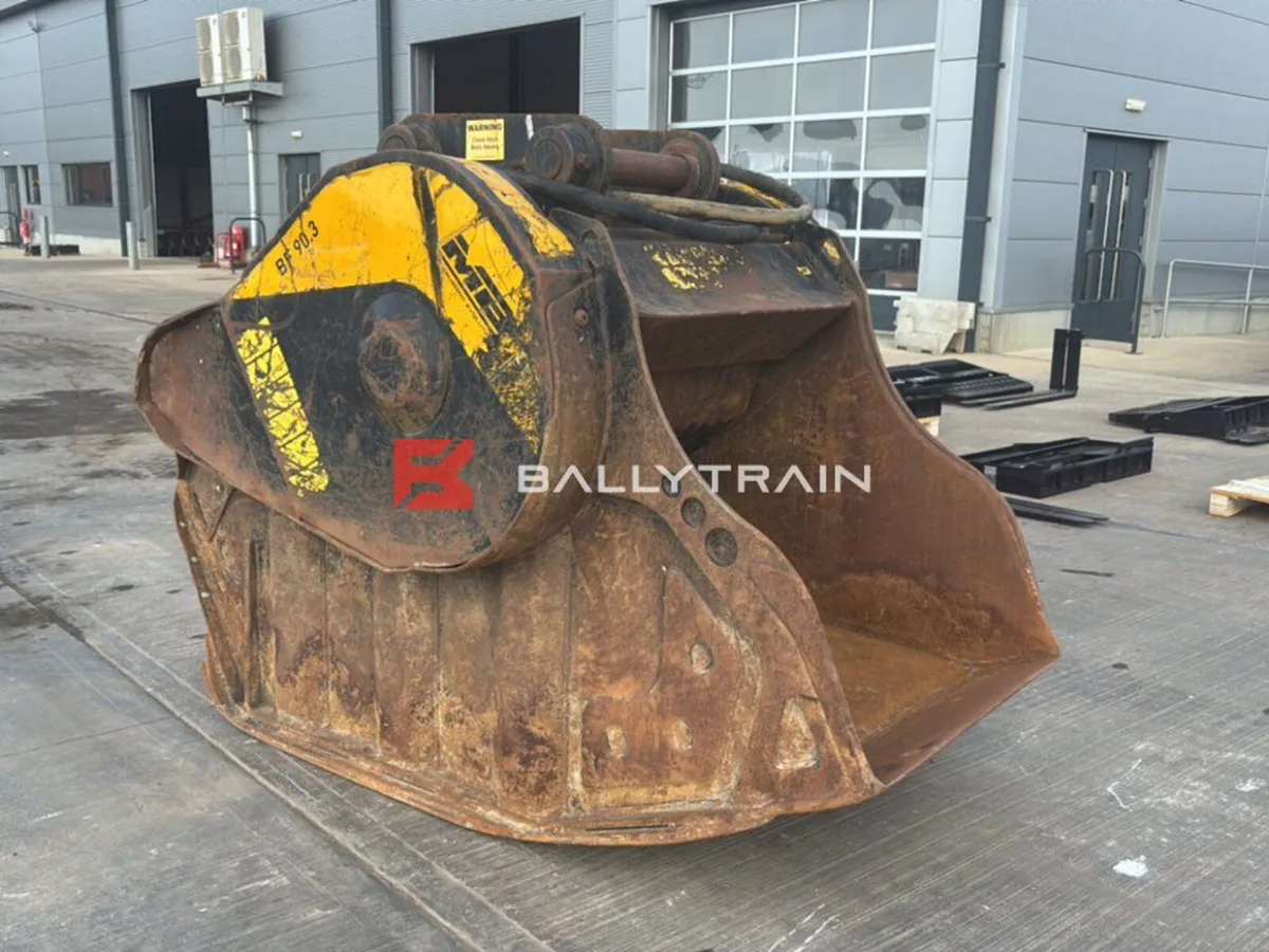MB BF90.3 Crushing Bucket (20-30Ton) - Image 1