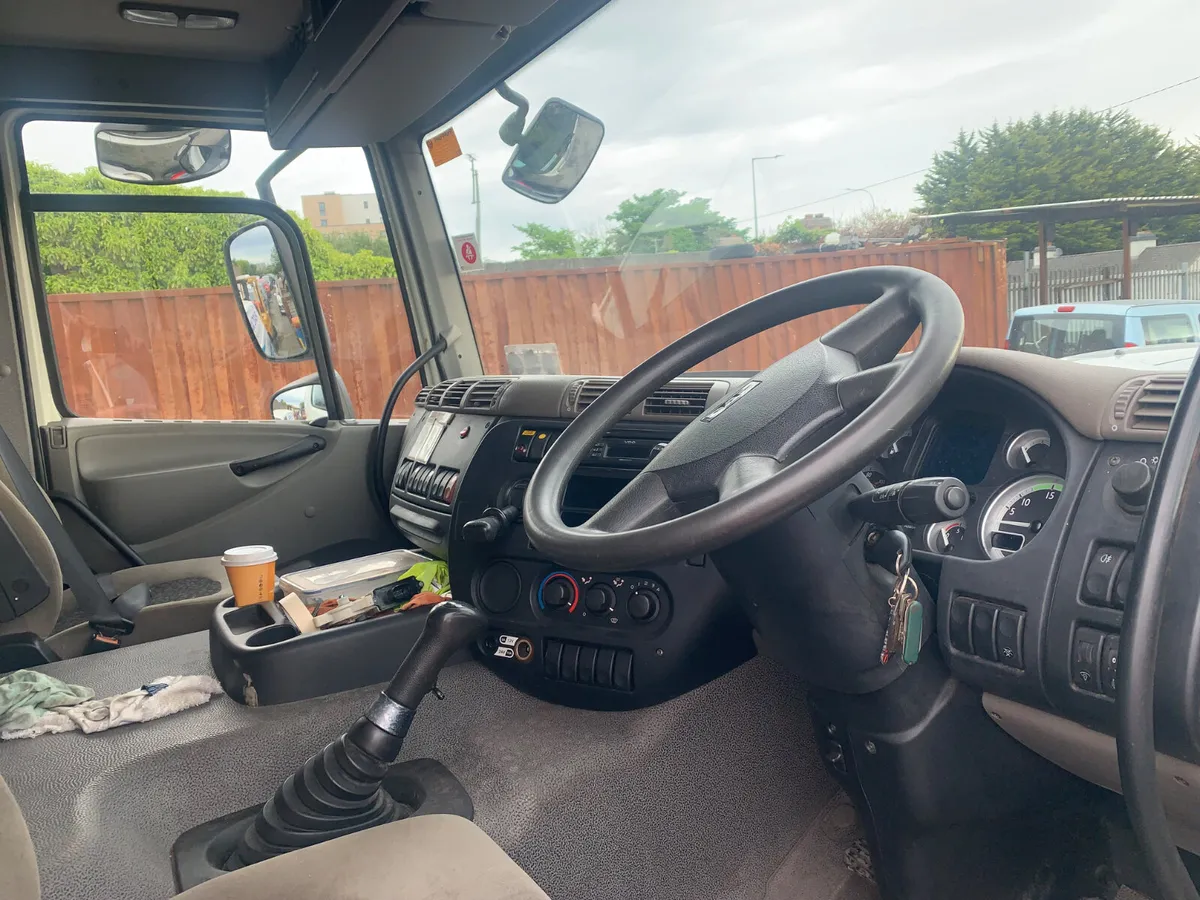 2008  DAF. CF WITH CRANE LOW MILAGE - Image 4