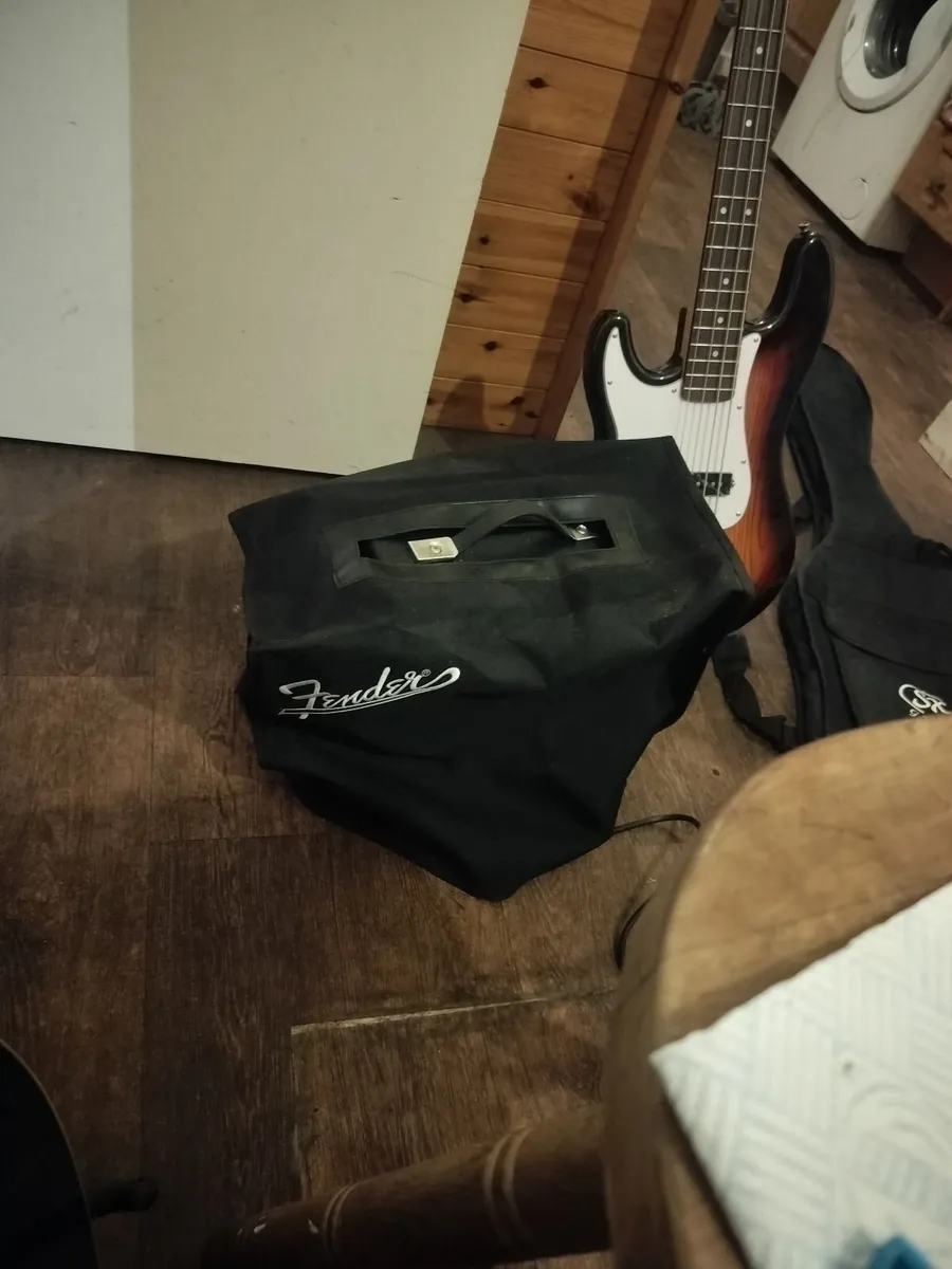Left hand electric bass guitar and amp - Image 1