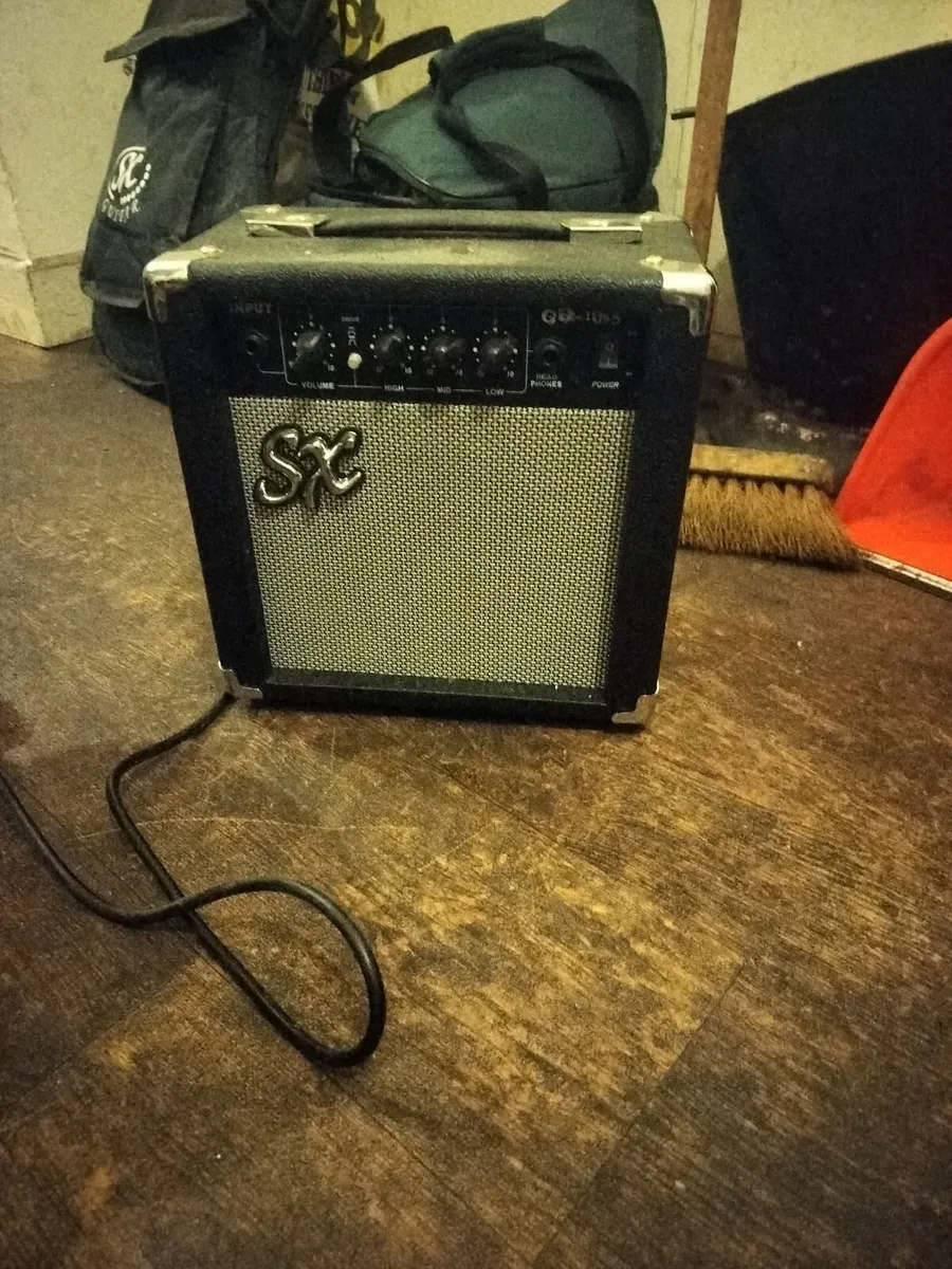Left hand electric bass guitar and amp - Image 4