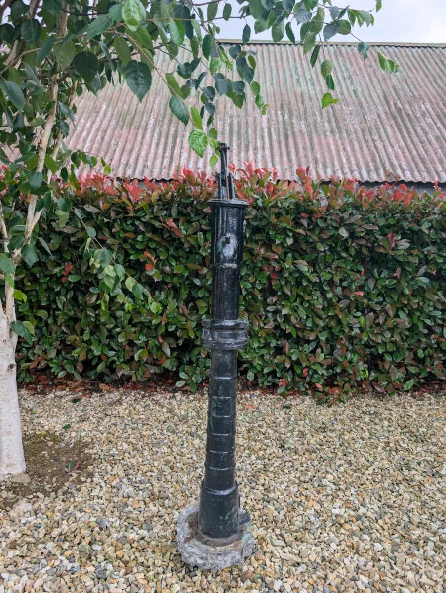 Beautiful Old antique water pump - Image 1