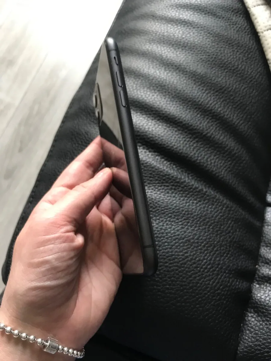 Iphone 11 - Image 3