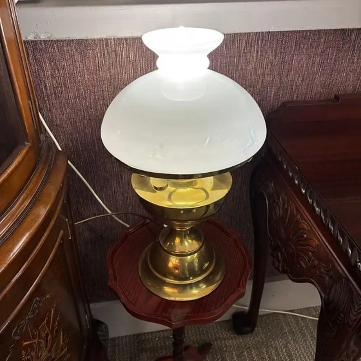 Rayo brass table lamp. Features a polished brass m