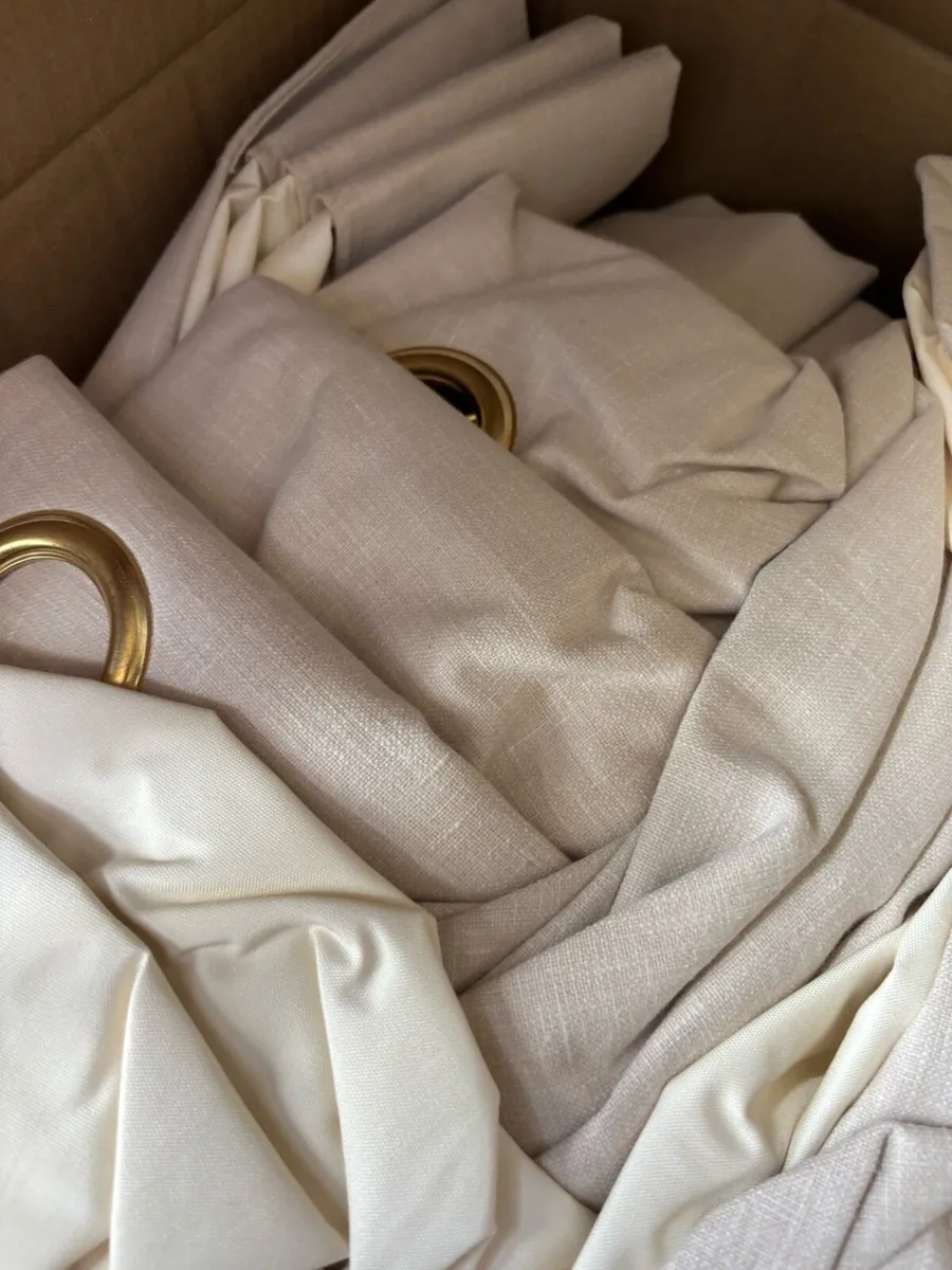 Curtains - Image 2