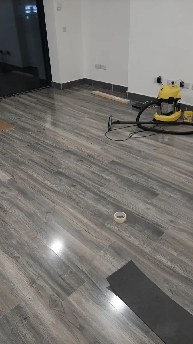 Laminate , wood, vynil fitter - Image 3