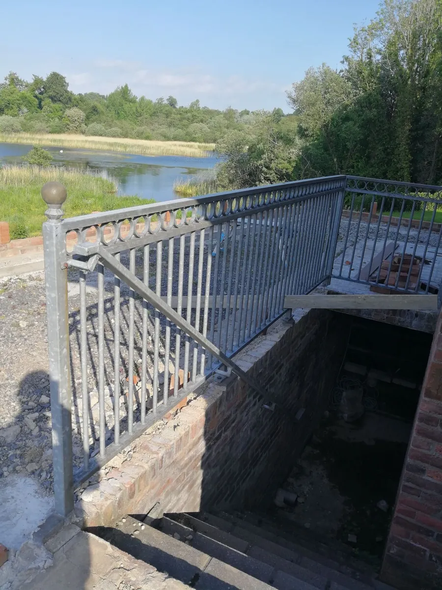 Metal stair railings - Image 2