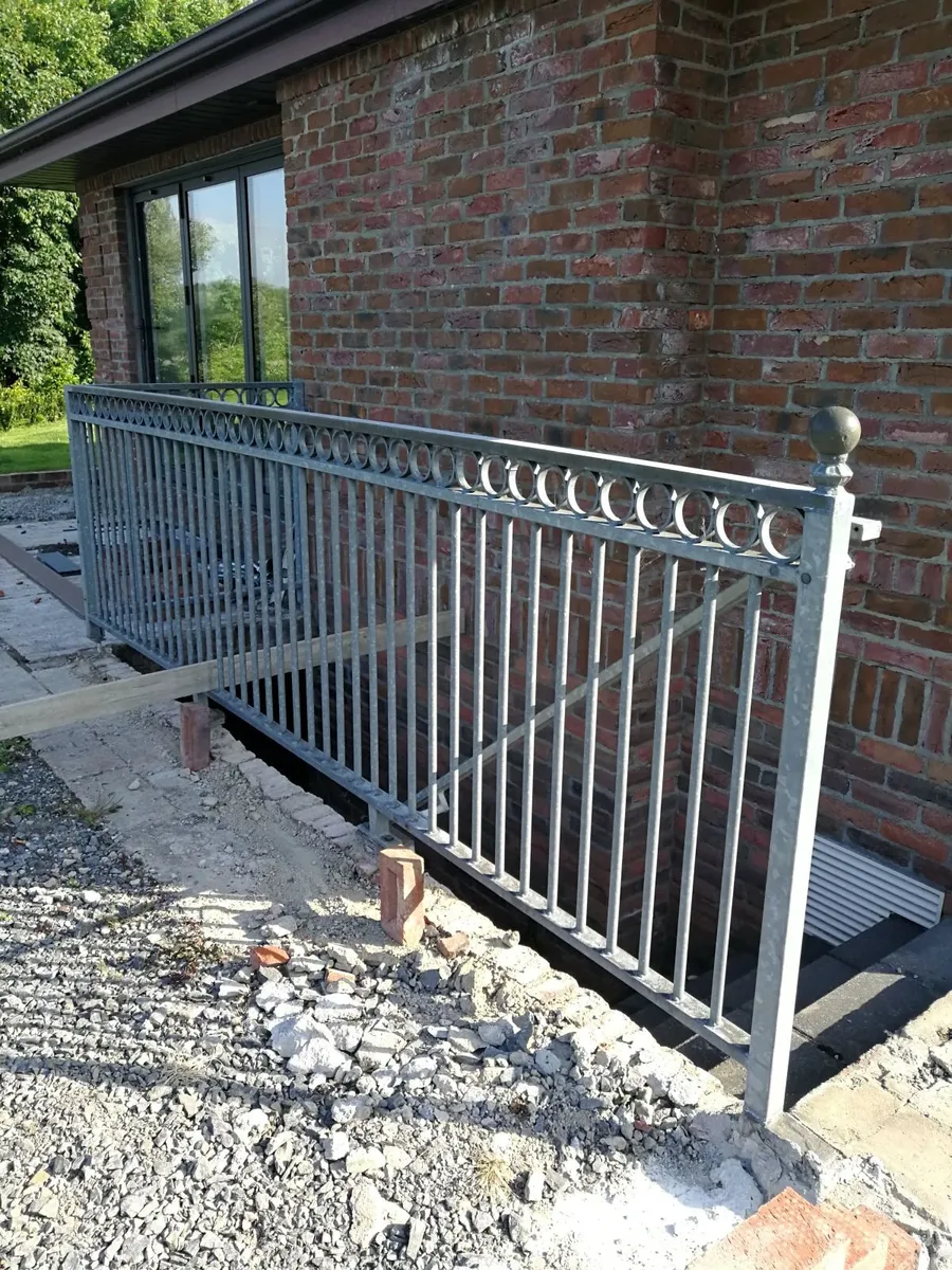 Metal stair railings - Image 3