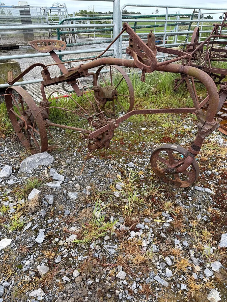 Vintage machinery - Image 1
