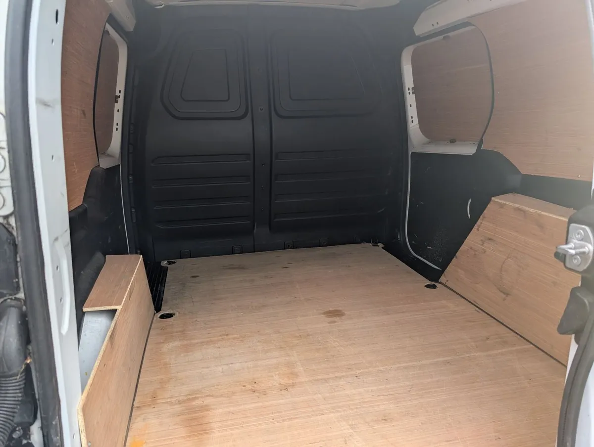 Renault Kangoo 2023 - Image 4