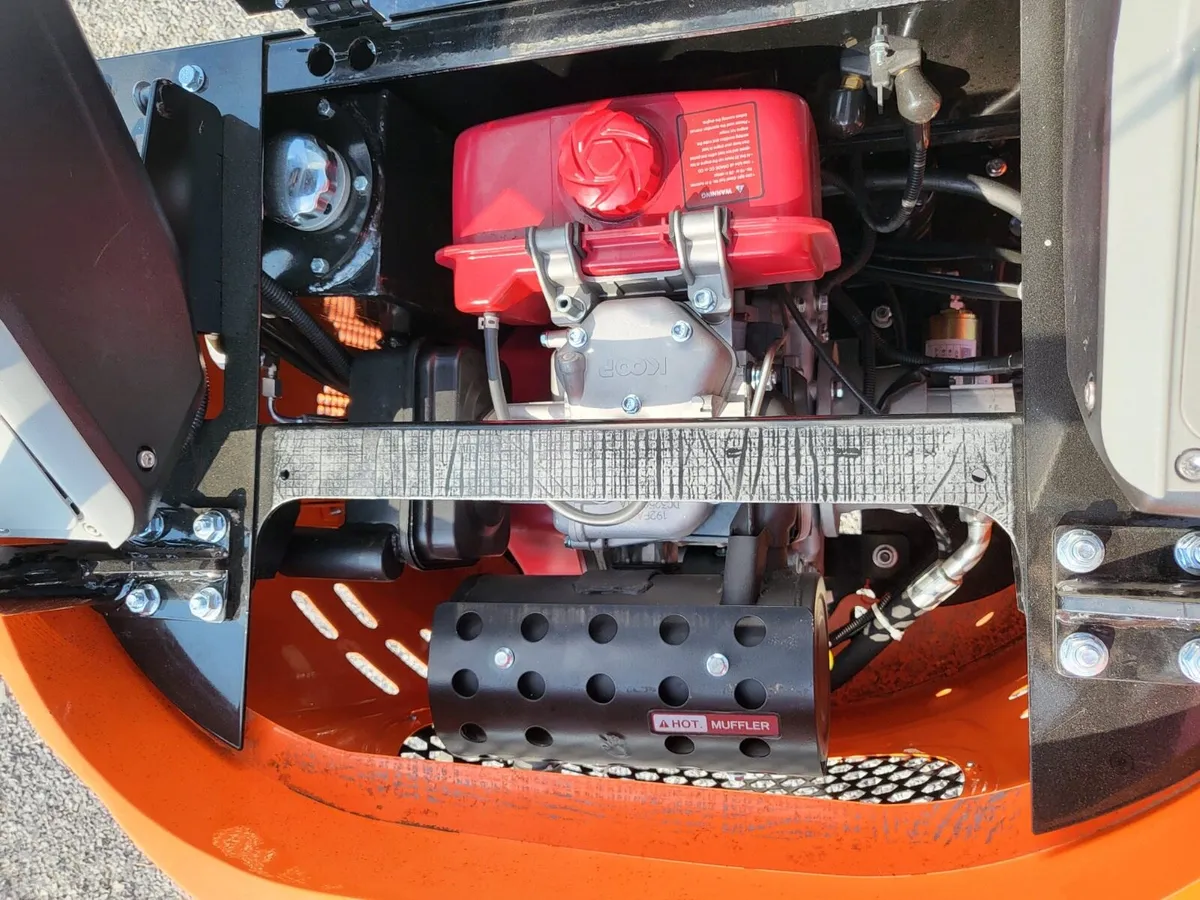 Landward XT12 Mini Digger 1.3 ton - Image 4