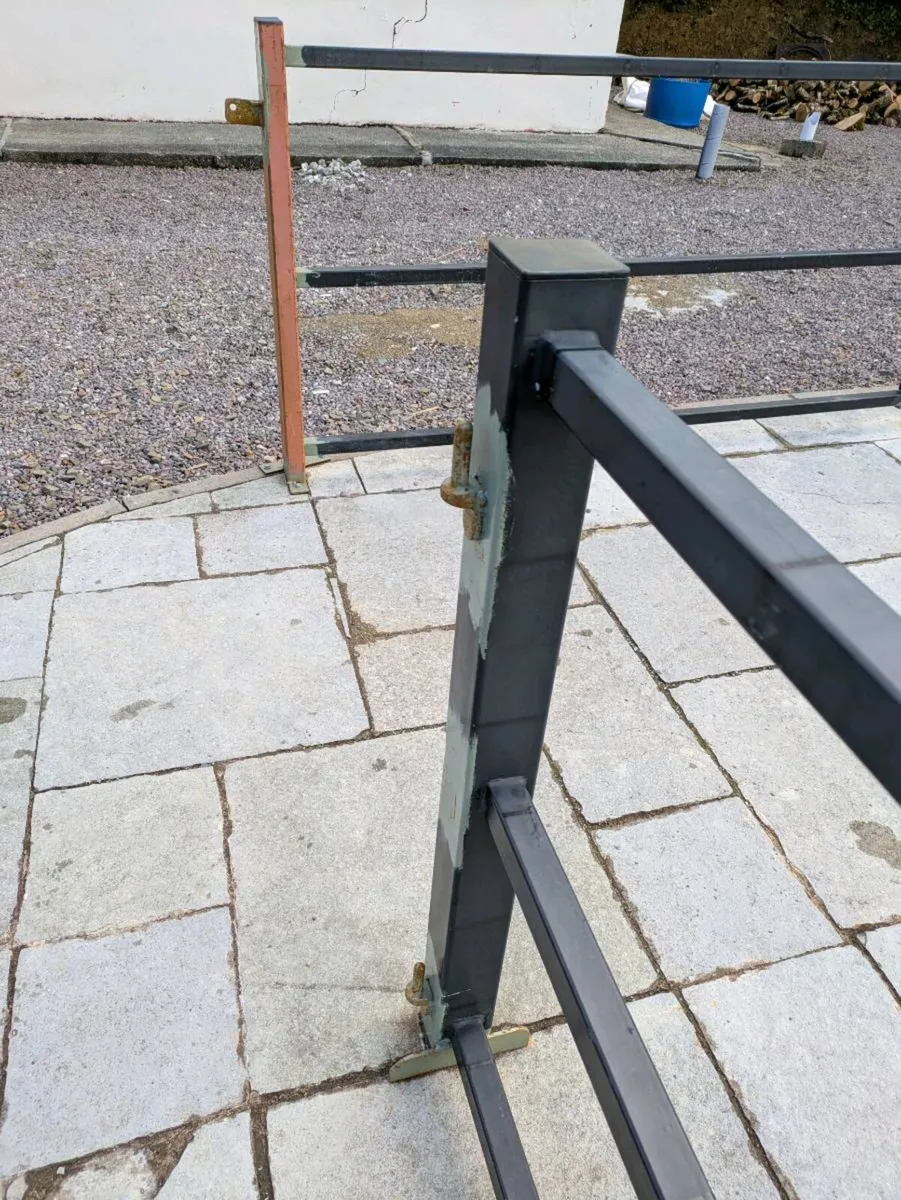 Steel railing enclosure - Image 2