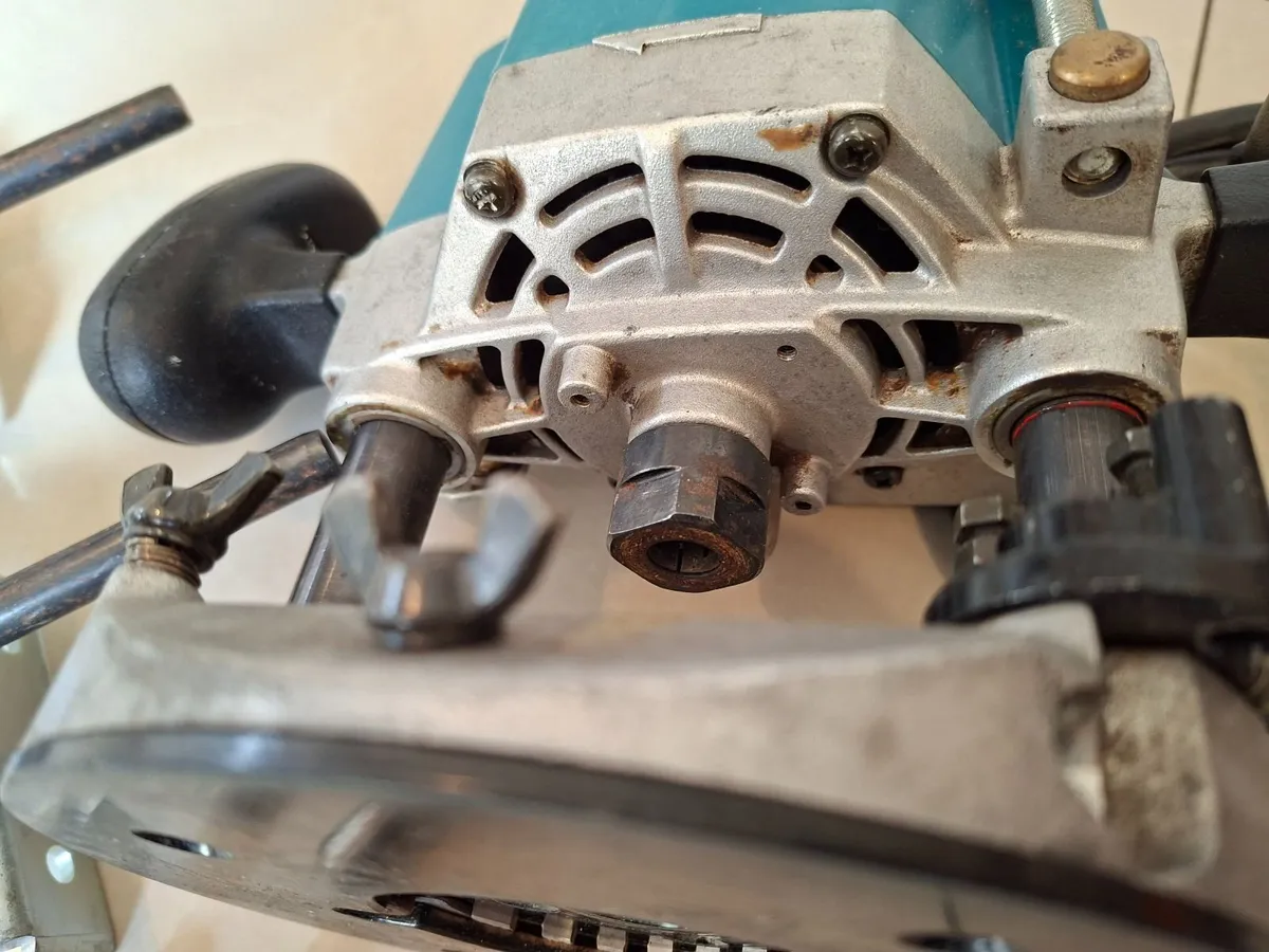 Makita 3612C Plunge Router 110v - Image 4