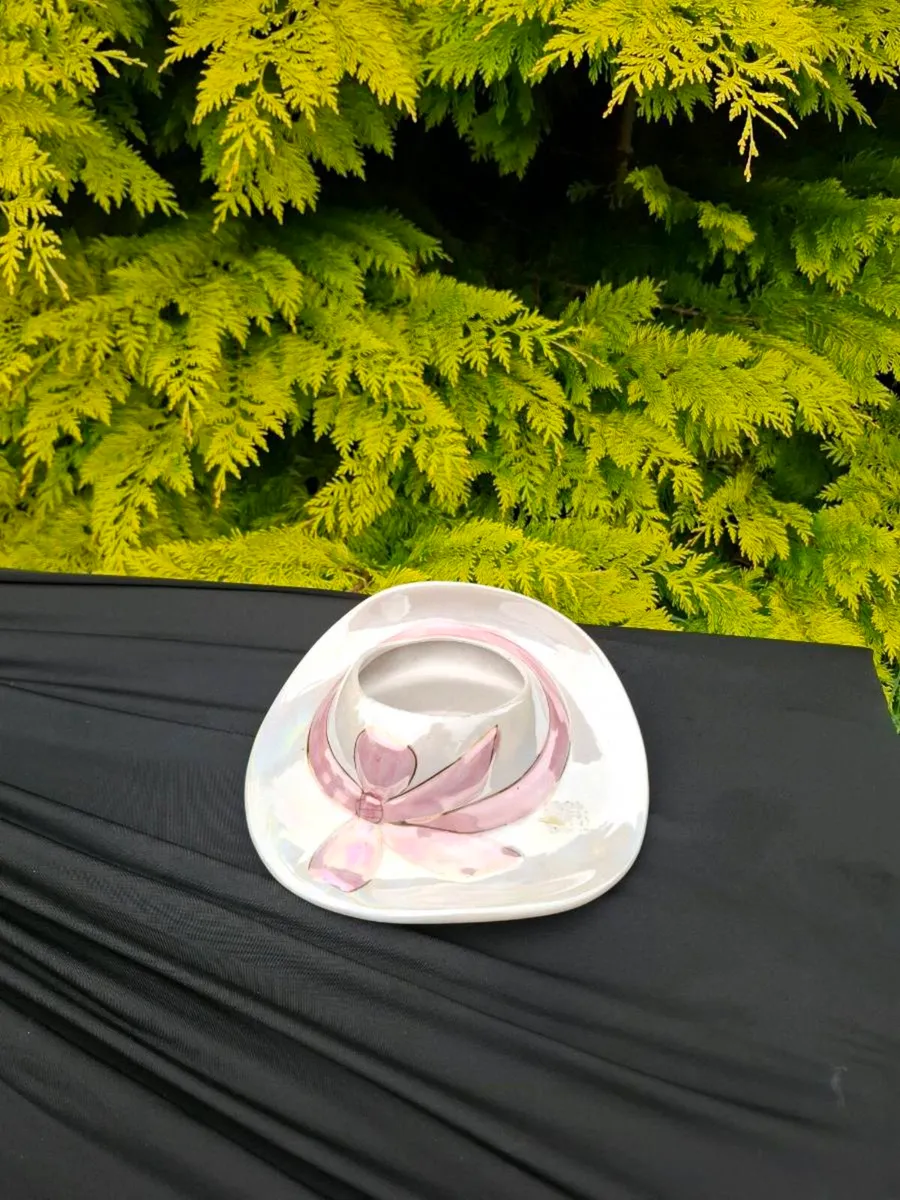 Porcelain hat bowl postage possible - Image 2