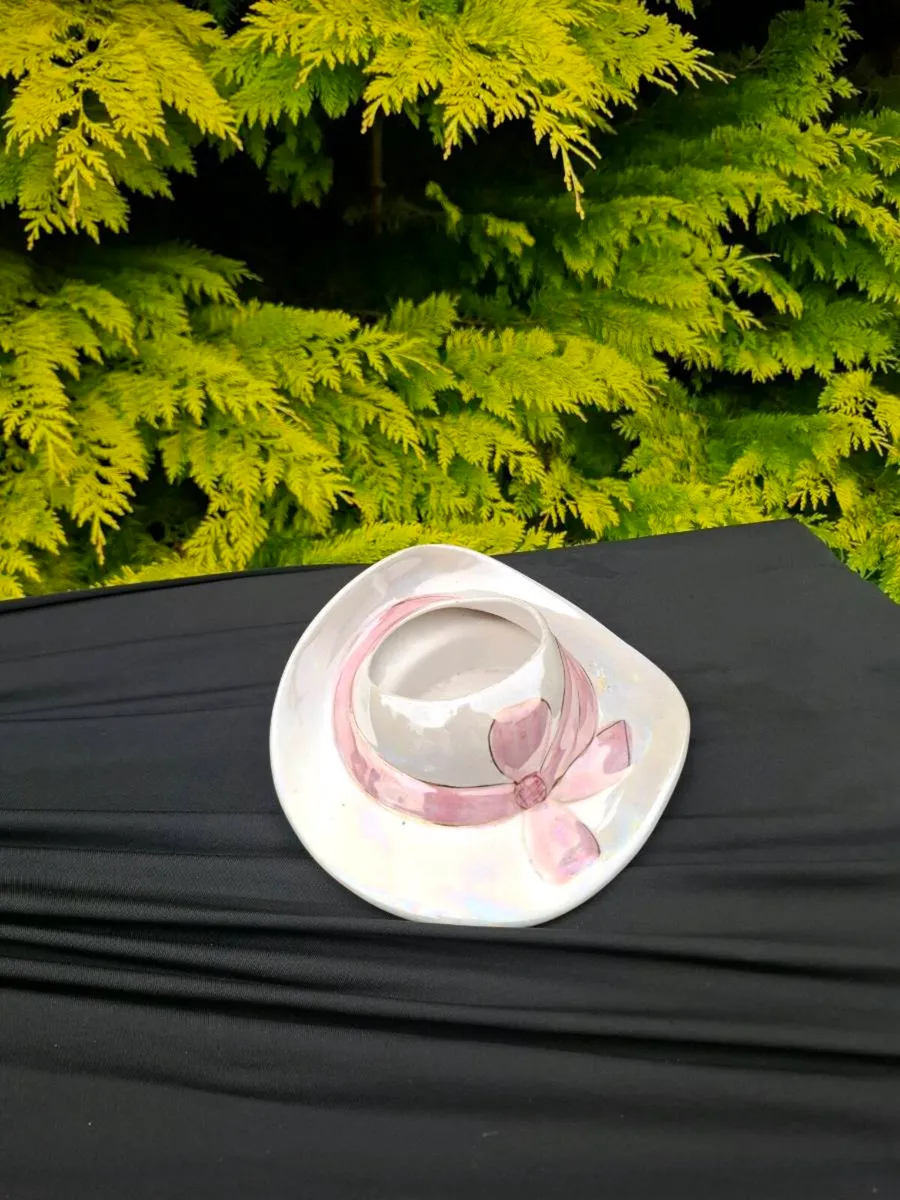 Porcelain hat bowl postage possible - Image 1