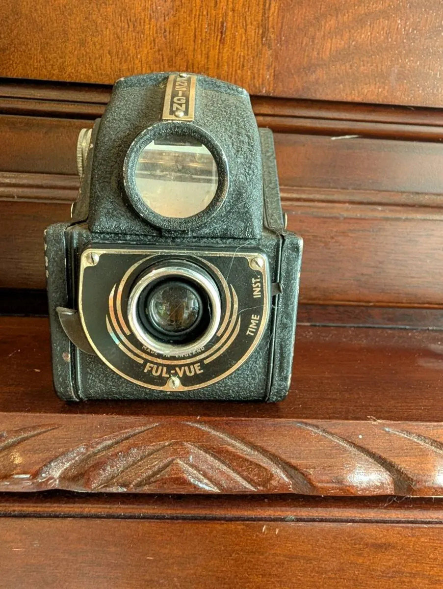 Vintage Ensign Ful-Vue Box Camera (Pre-1950s Model - Image 1