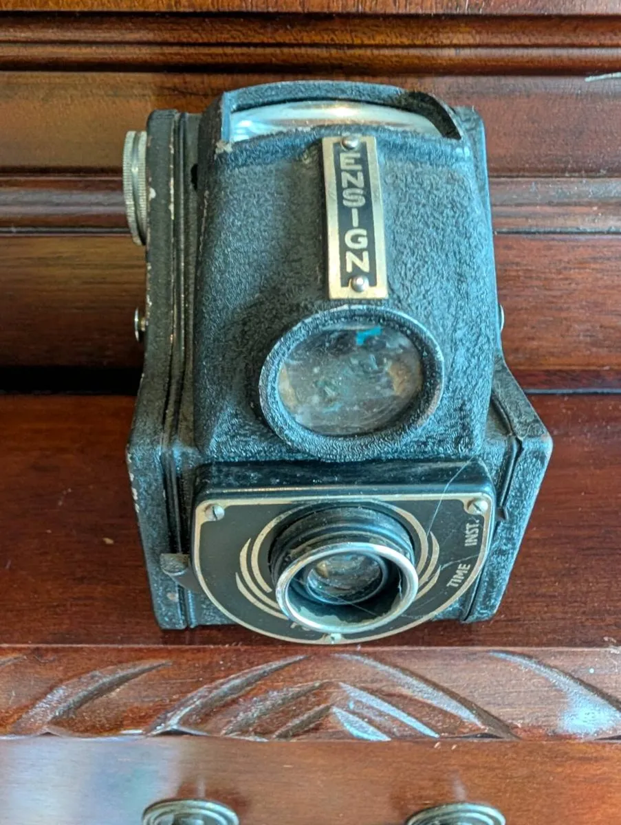 Vintage Ensign Ful-Vue Box Camera (Pre-1950s Model - Image 2