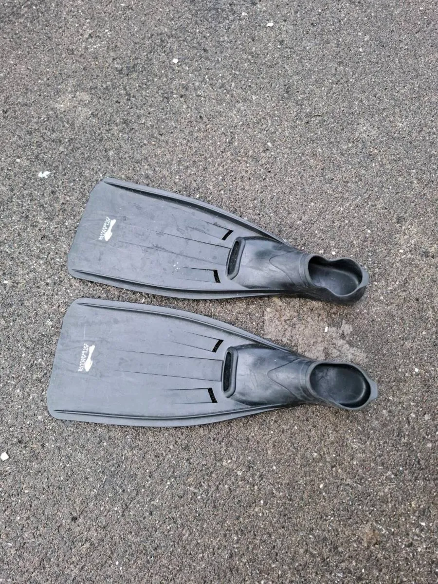 Atlantis flippers size 6 7 - Image 1