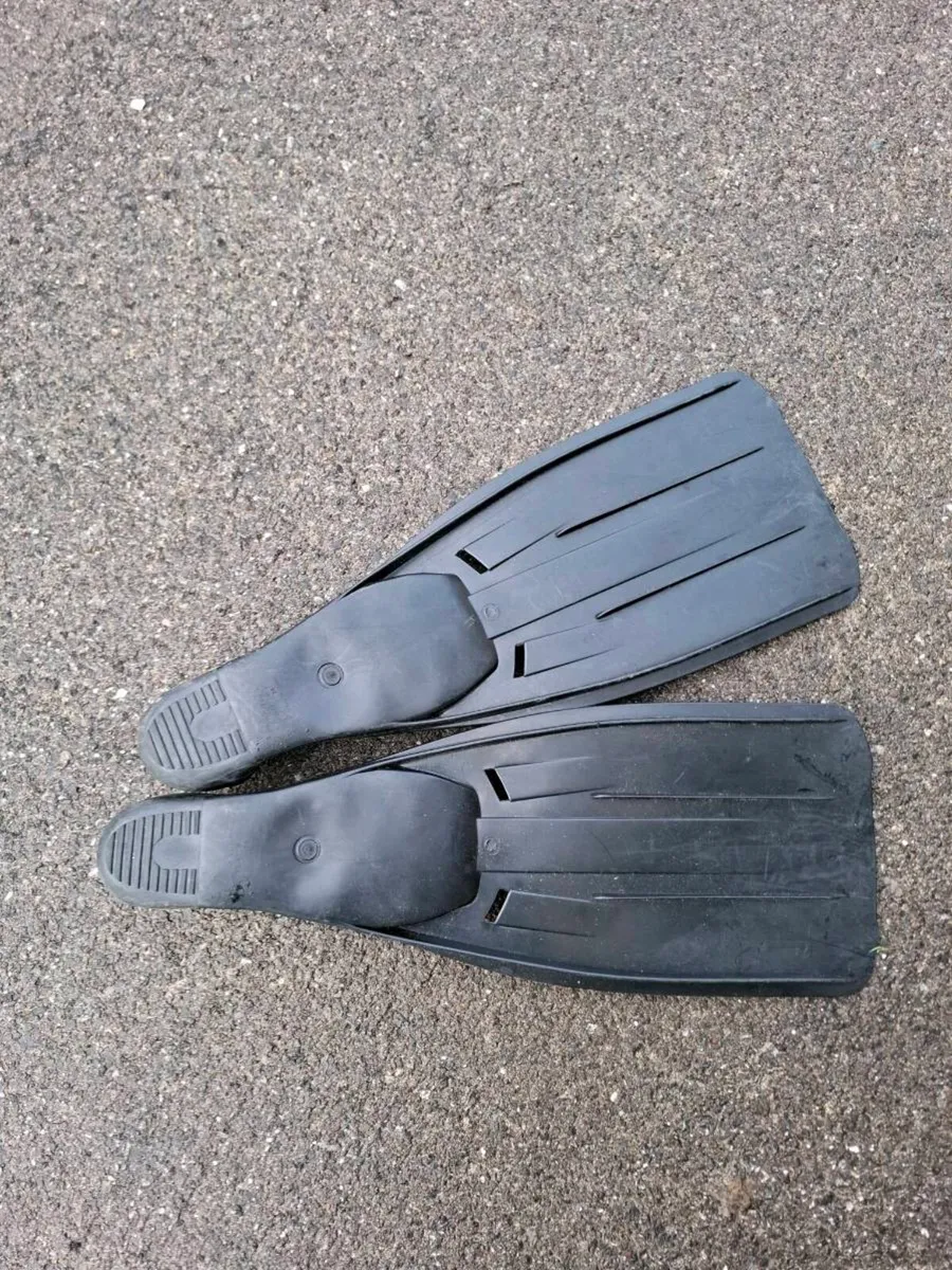 Atlantis flippers size 6 7 - Image 2