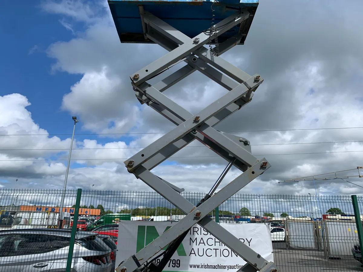 2018 GENIE GS1932 SCISSORS LIFT FOR AUCTION - Image 4