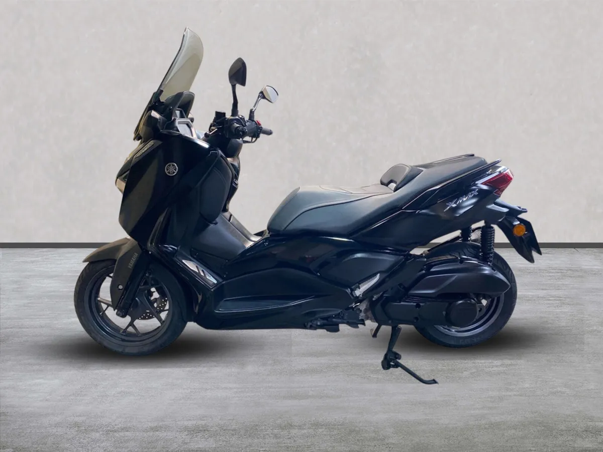 Yamaha X-Max 125 Tech-Max Scooter, NI Registered - Image 2