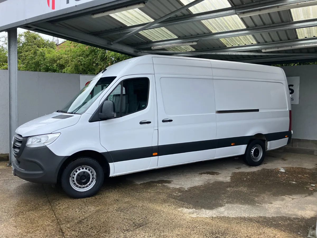 Mercedes-Benz Sprinter 2021 - Image 2