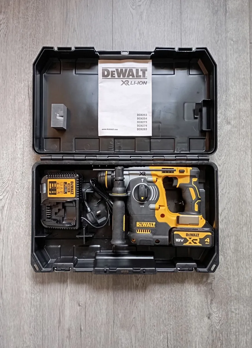 DeWalt dch273 SDS Masonry Drill - Image 1