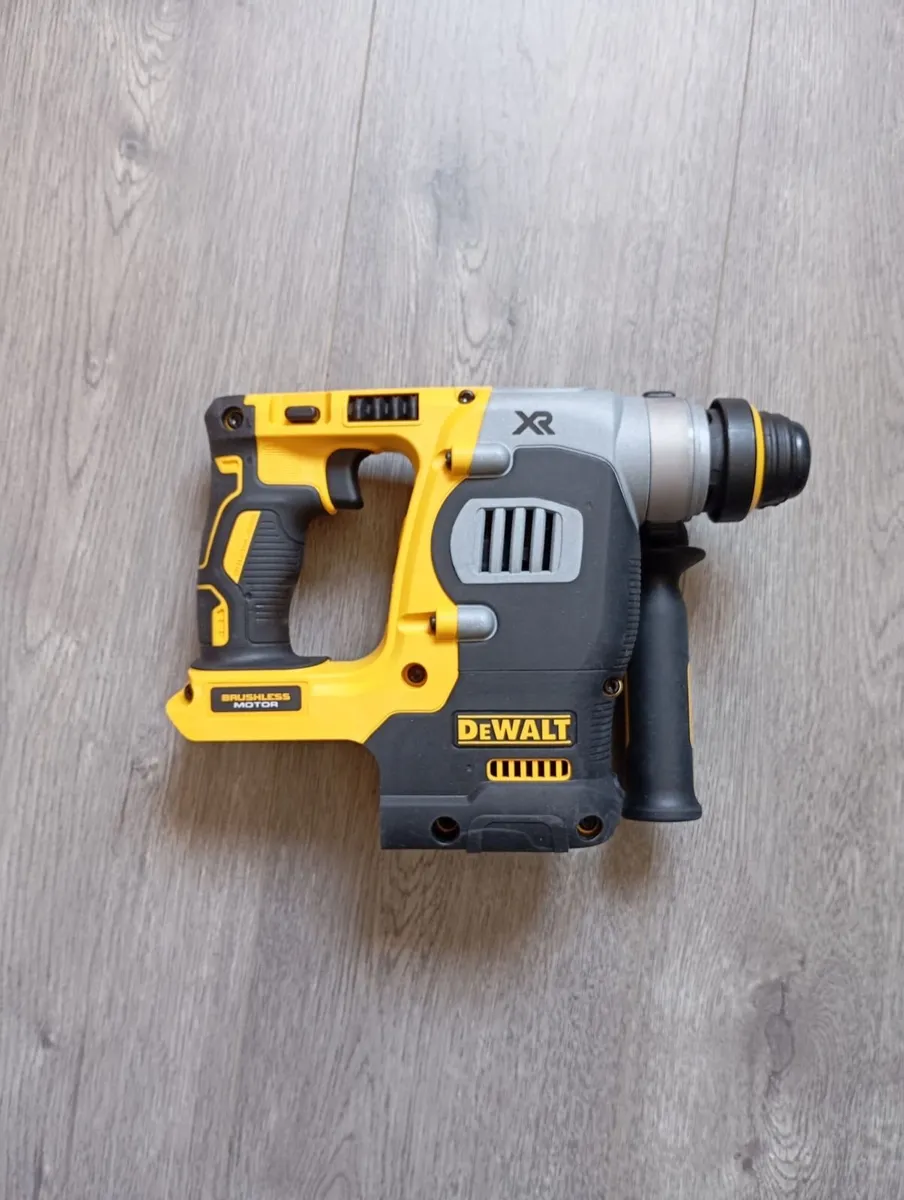 DeWalt dch273 SDS Masonry Drill - Image 2