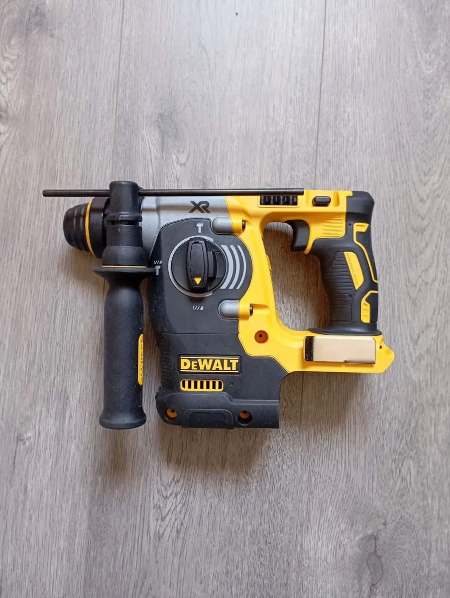 DeWalt dch273 SDS Masonry Drill - Image 3
