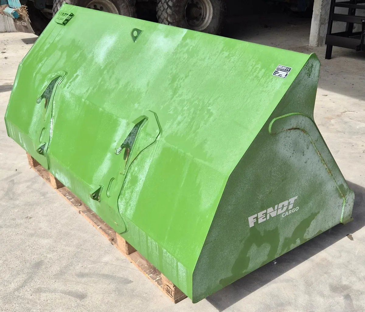 Fendt 8ft bucket - Image 1