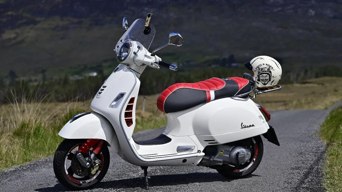 Piaggio Vespa GTS300 Super / stunning scooter - Image 2