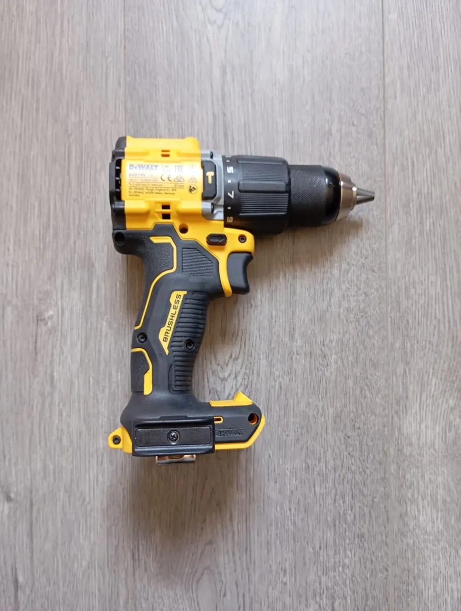 DeWalt dcd799 Combi Drill - Image 3