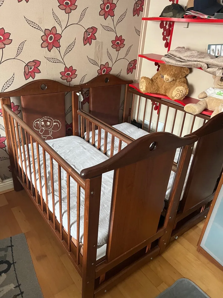 Rocking Wood baby Cot with storage - Image 2