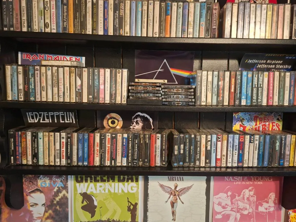 Vinal, Cassettes, Record Player's, Cassette Player - Image 1