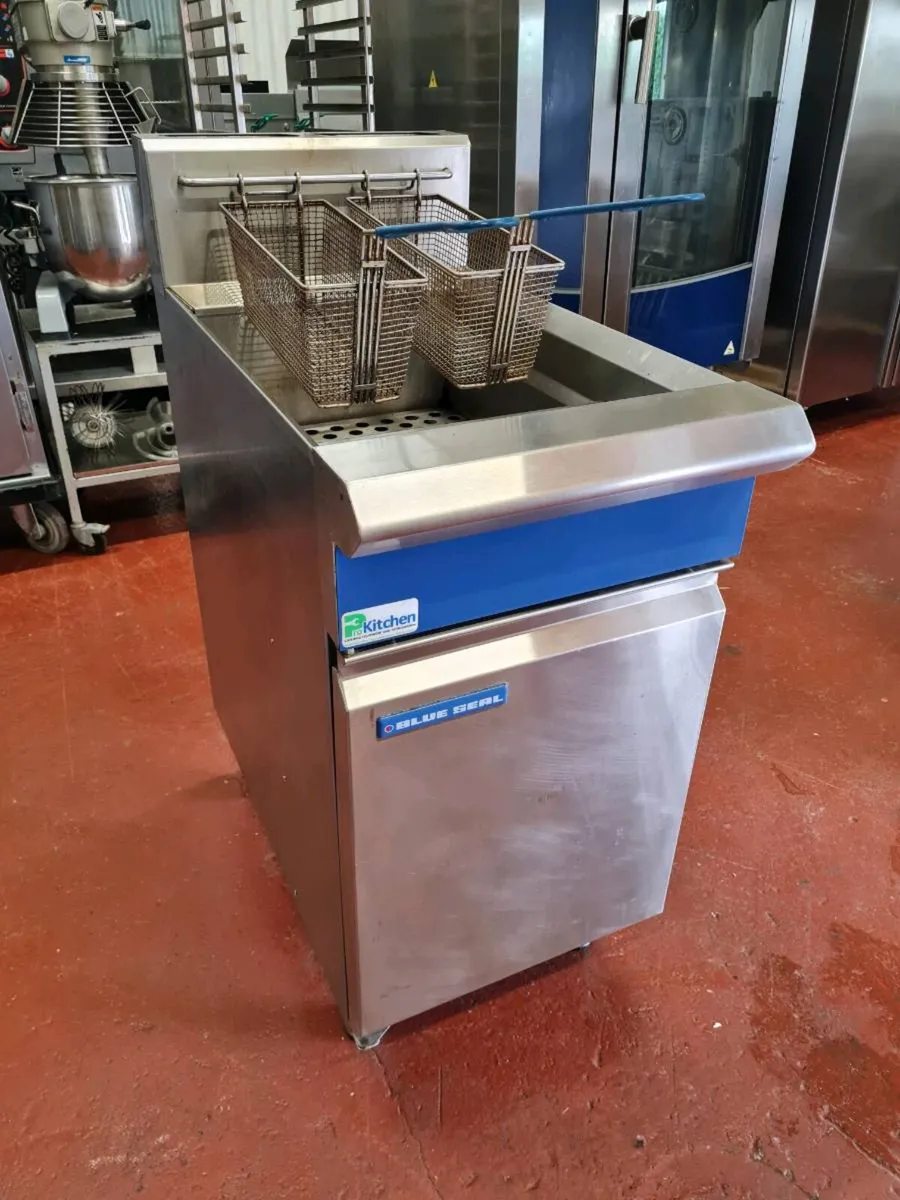 Blue Seal GT45 LPG Gas Fryer - 4 Burner - Image 1