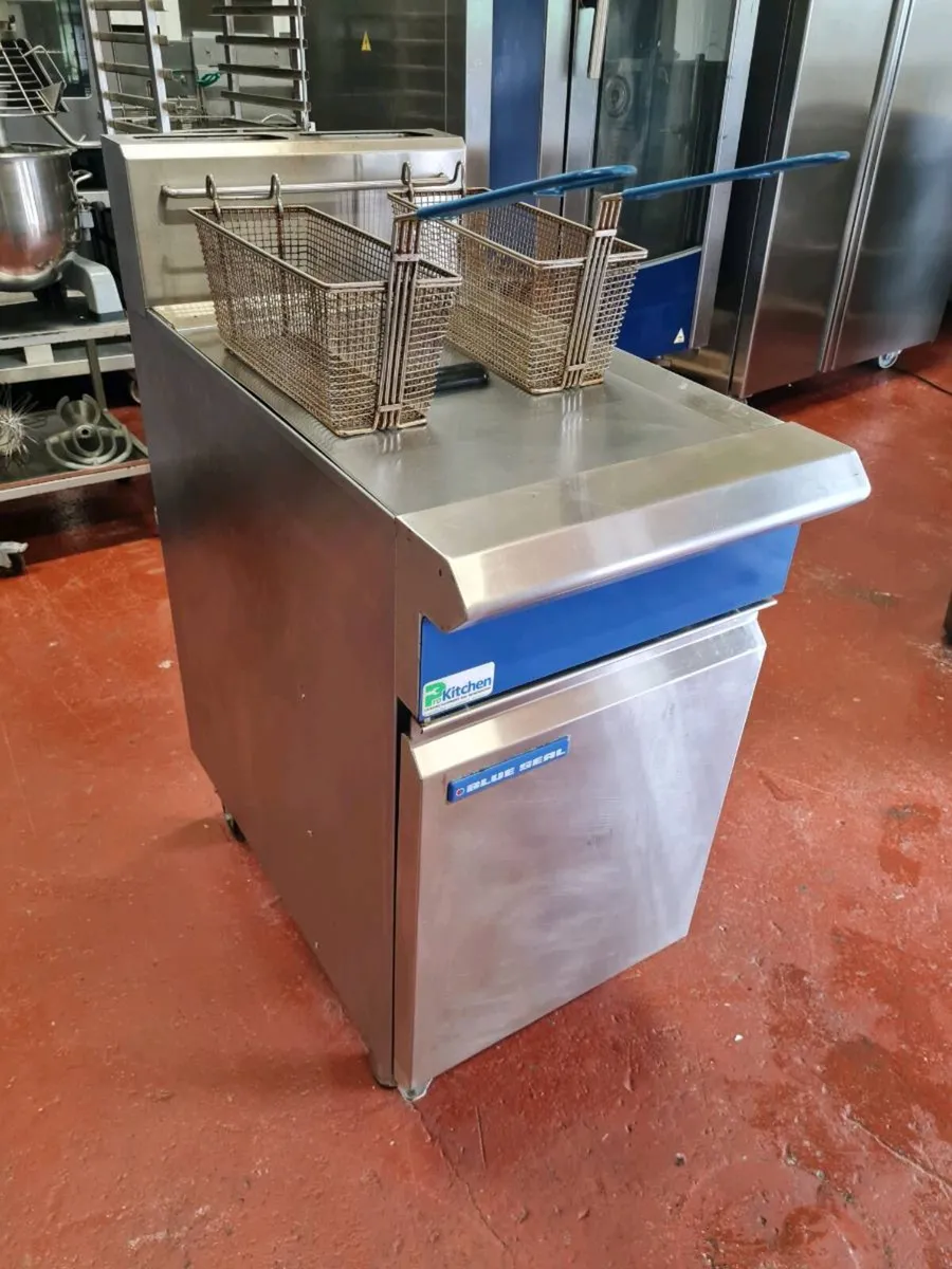 Blue Seal GT45 LPG Gas Fryer - 4 Burner - Image 3