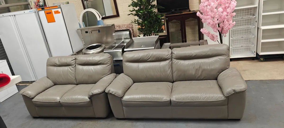 Real Leather 3+2 Suite - Image 3