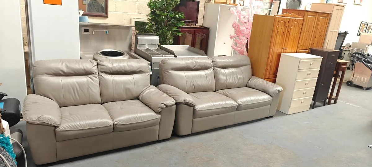 Real Leather 3+2 Suite - Image 1