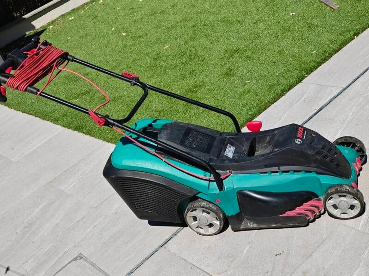 Electric  lawn mover - Image 1