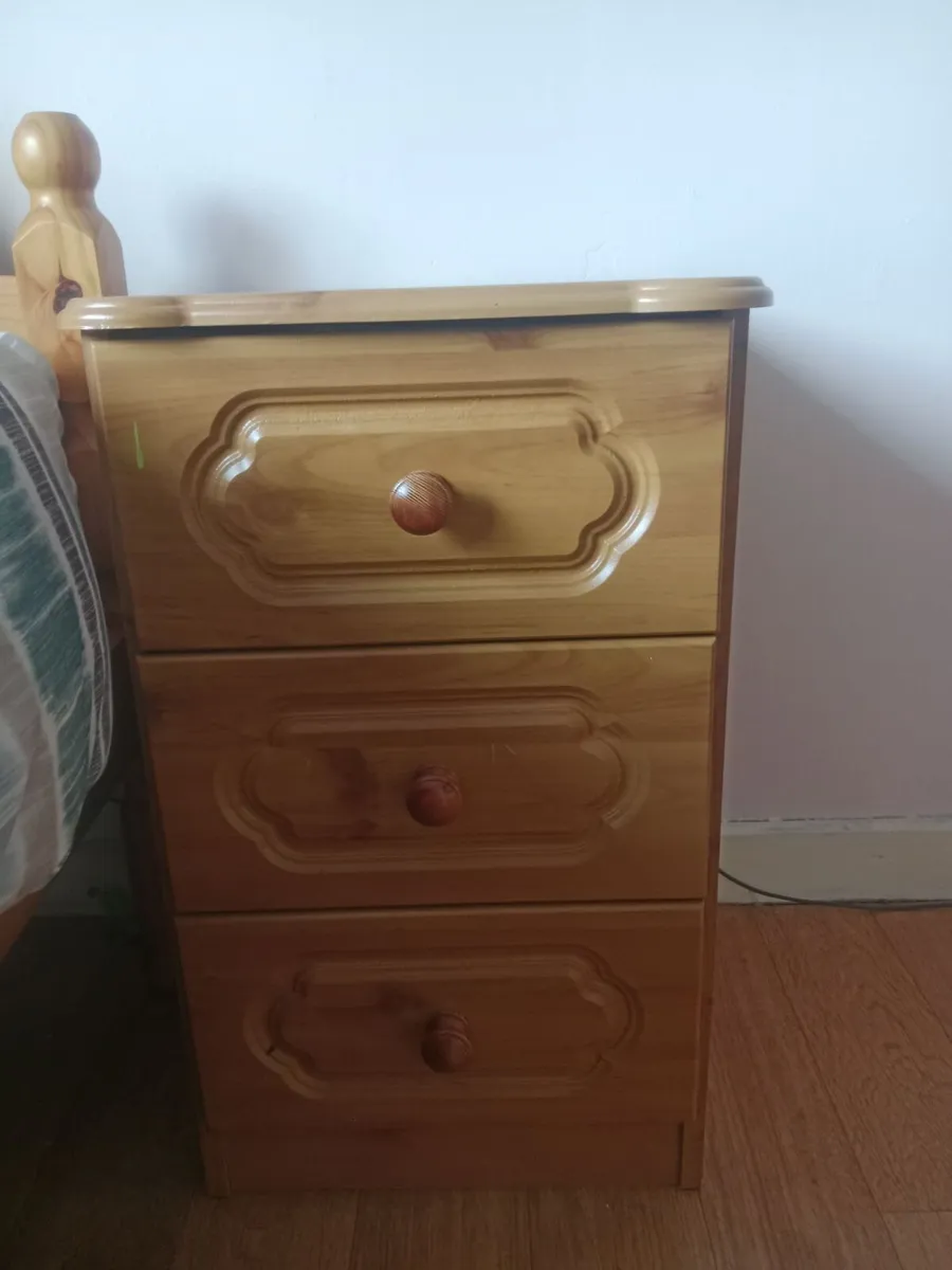 Bedroom furniture - Image 2