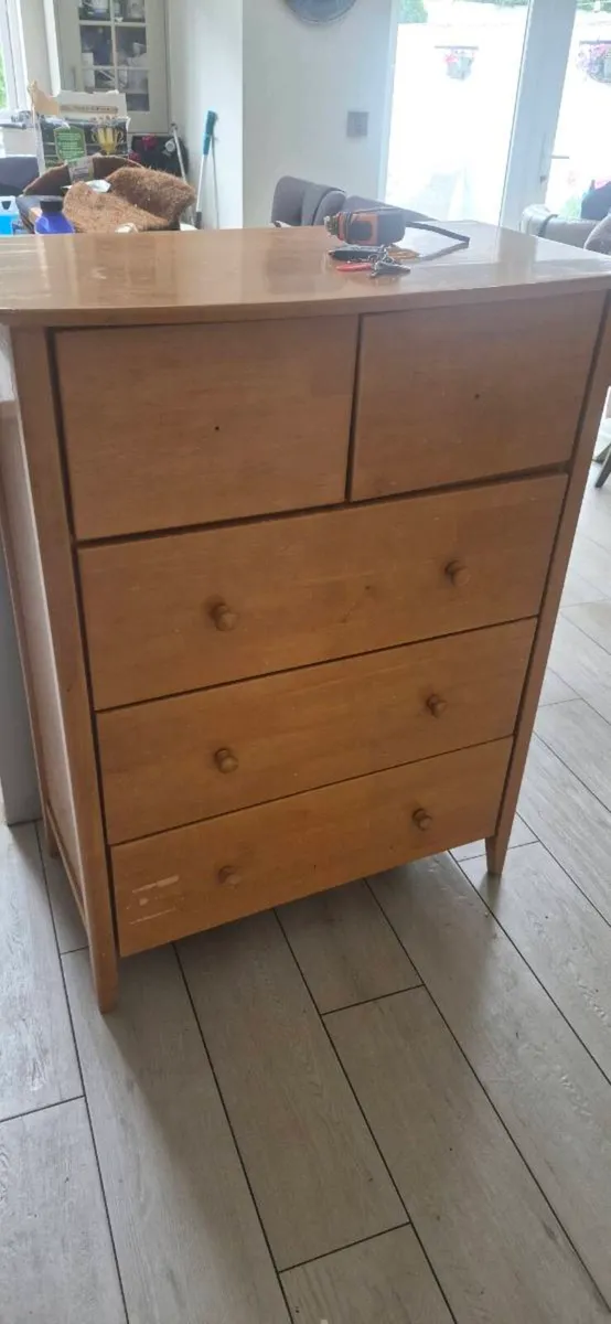 Chest of drawers