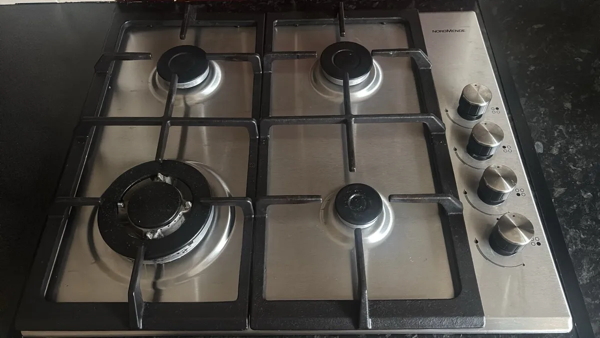 Hob and oven - Image 2