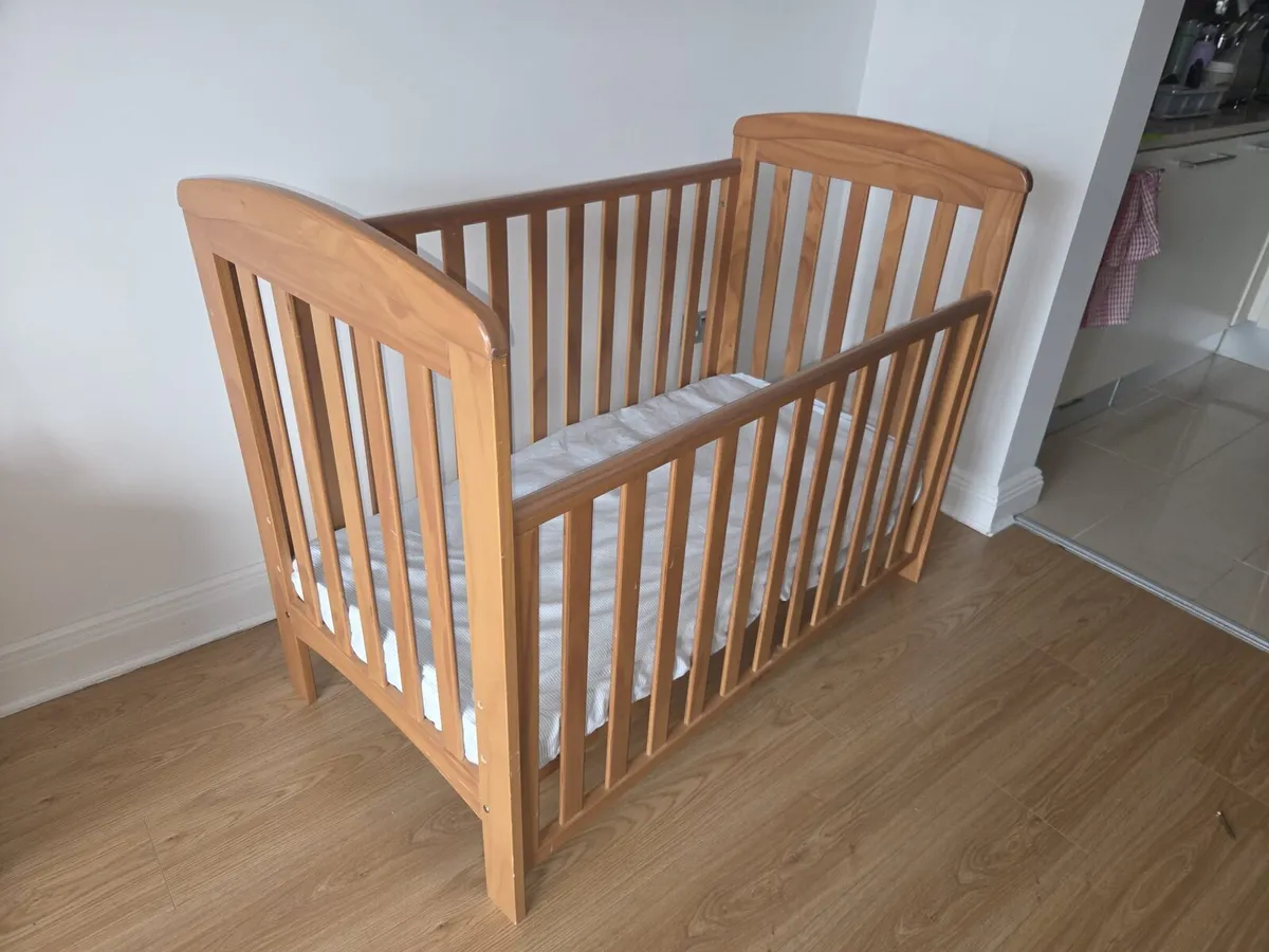 Cot bed - Image 1