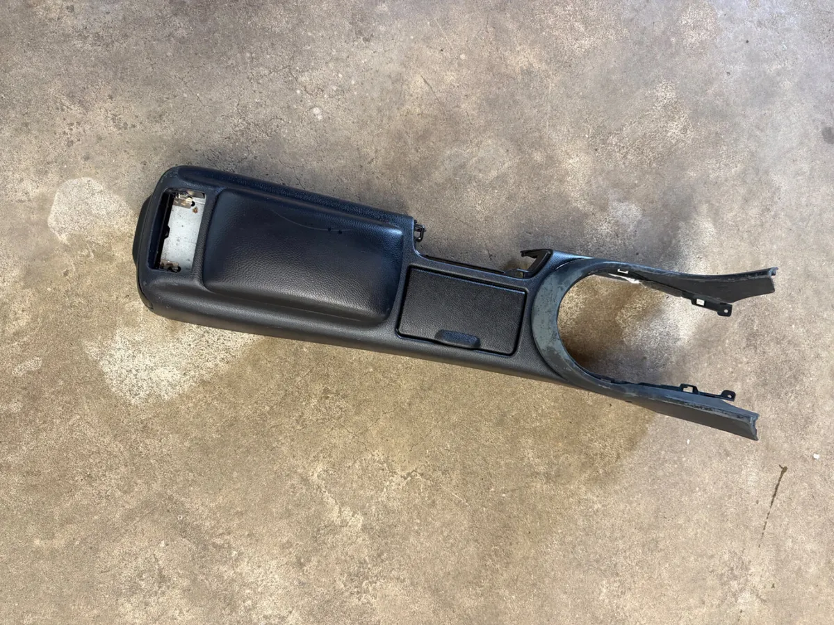 LEXUS IS200 CENTRE CONSOLE - Image 1