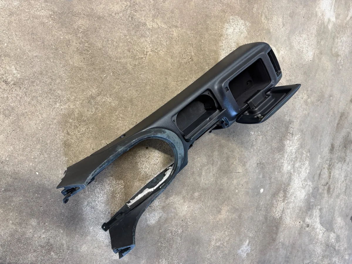 LEXUS IS200 CENTRE CONSOLE - Image 3