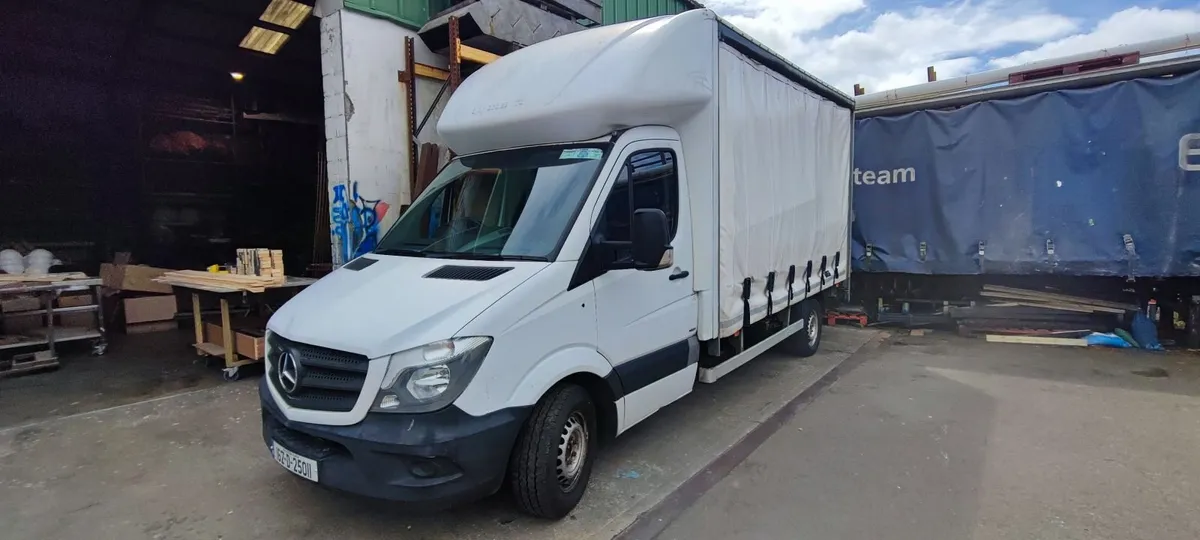 Mercedes-Benz Sprinter Luton Body Curtain Tail - Image 1