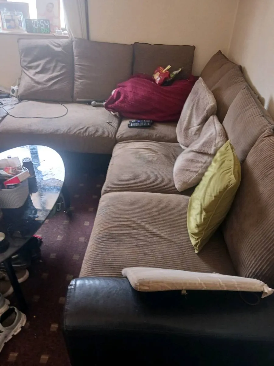 FREE 6 seater corner unit